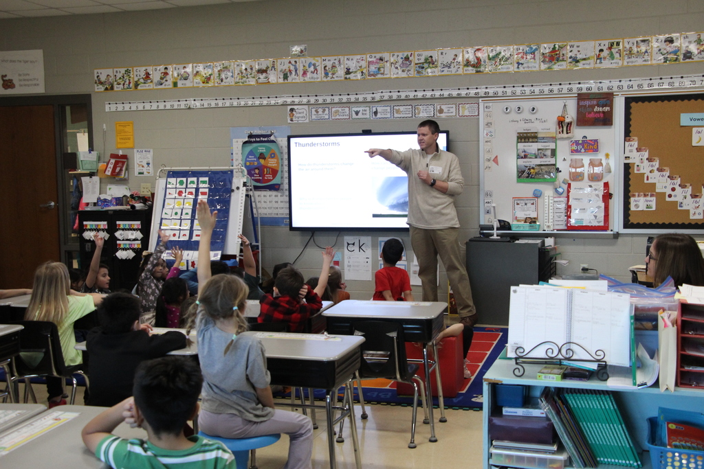 Andy Boxell visits Schurz Elementary School