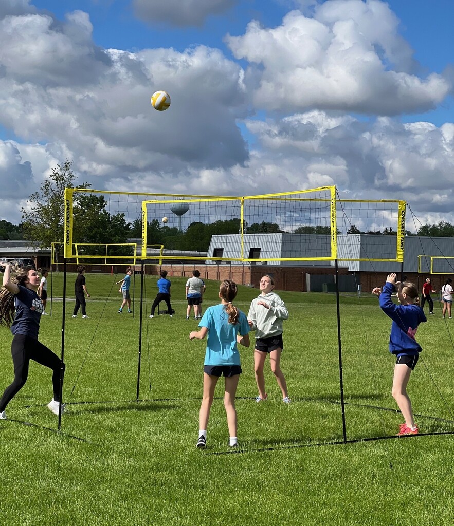 RMS students playing CrossNet