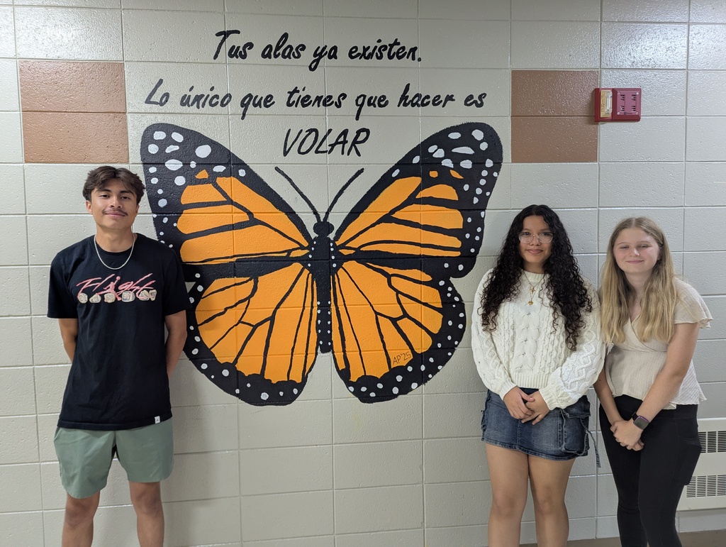 Dual Language students paint mural at WHS
