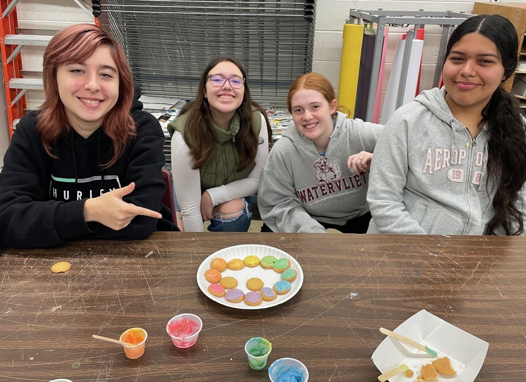 students with the ir color wheel made with frosting on vanilla wafers