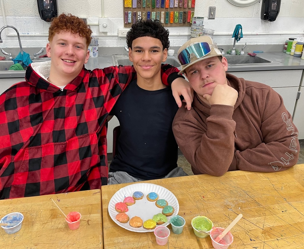students with their color wheel made from frosting on vanilla wafers