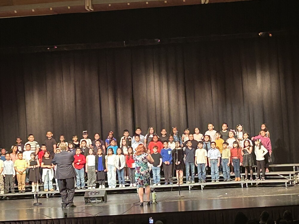 Glenwood choir performing at spring concert