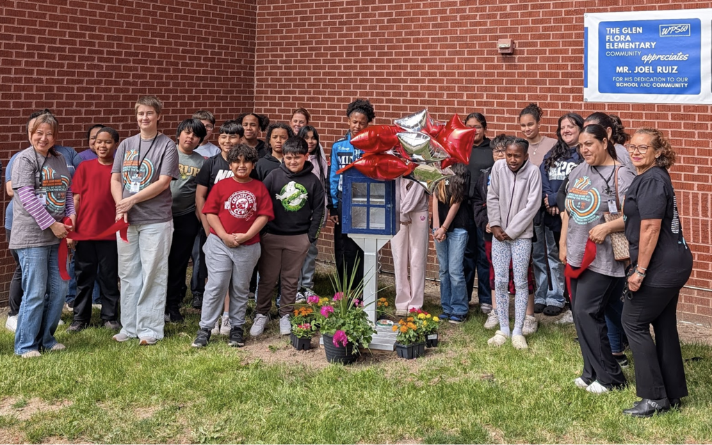parent mentor program group picture: students,parents and staff