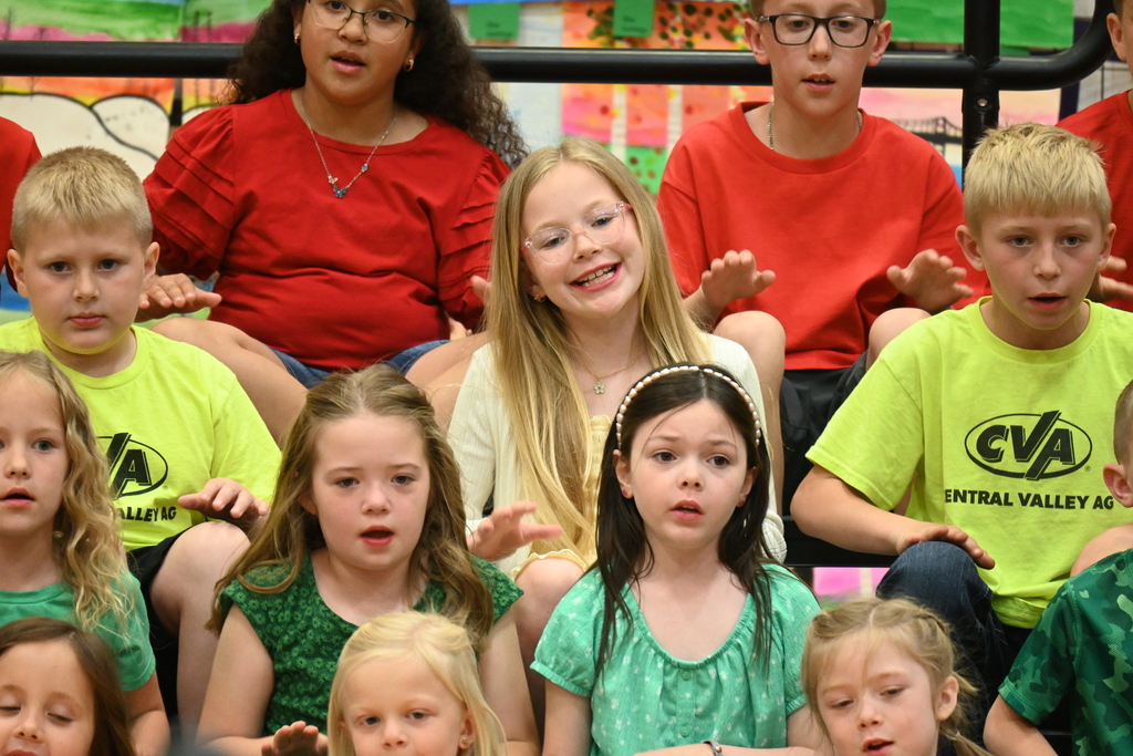 Wausa Students singing