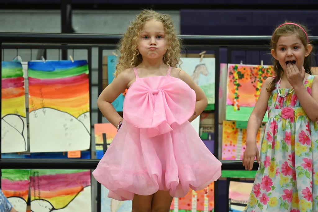 Wausa Preschooler holding her bubble