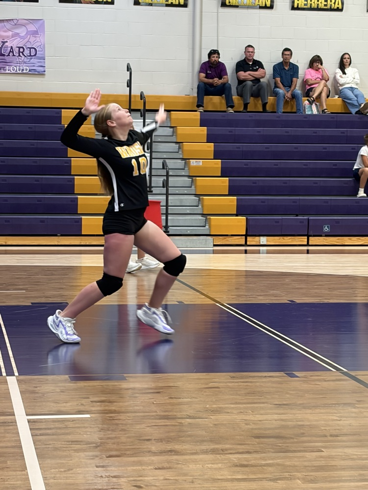 Ari H with the serve