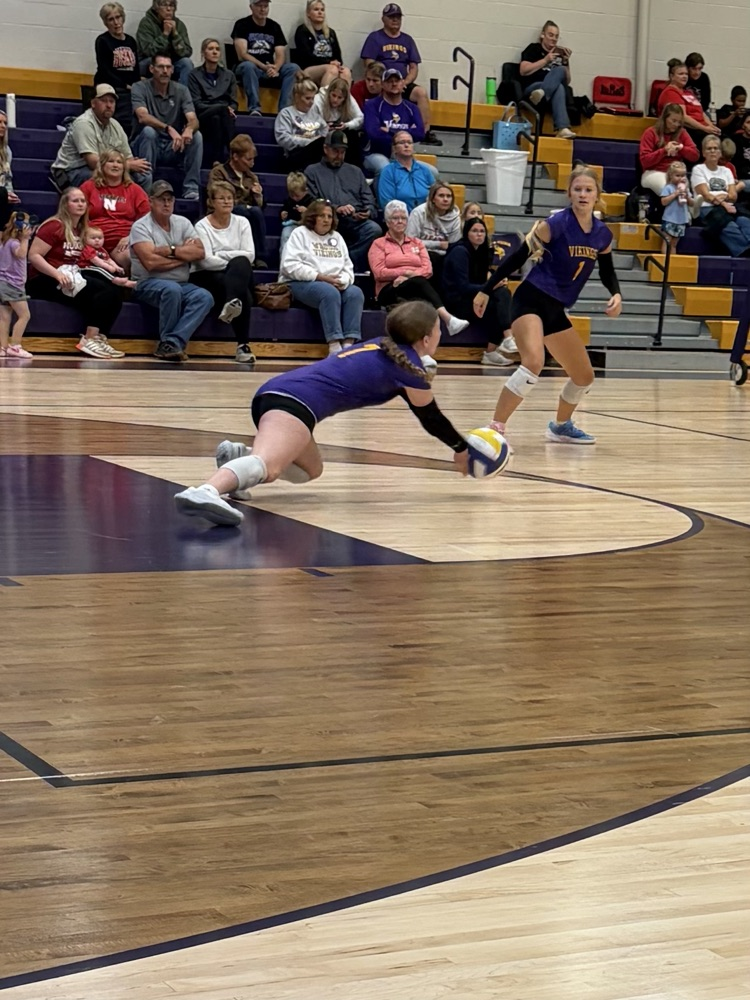Jennar B with the dive!
