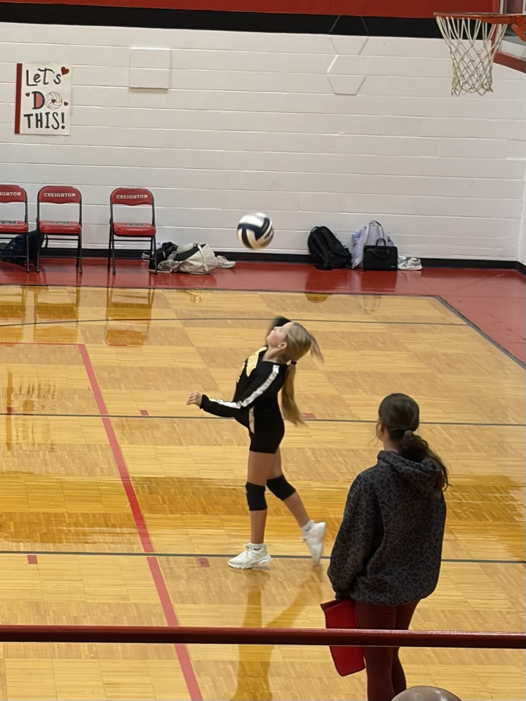 Kambree A on the serve