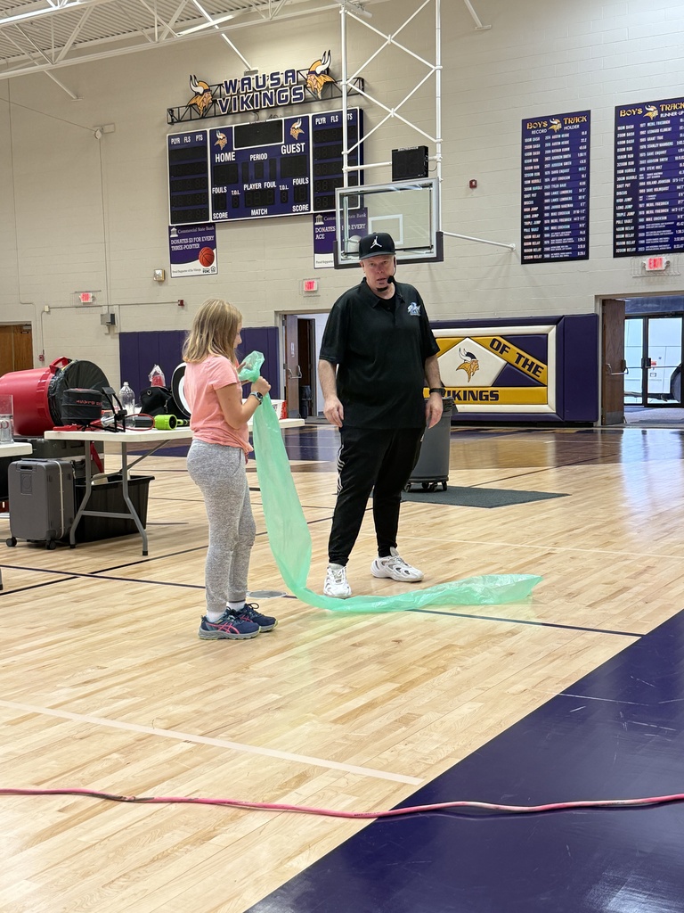 Evelyn helps Rob Holla with an air pressure experiment.