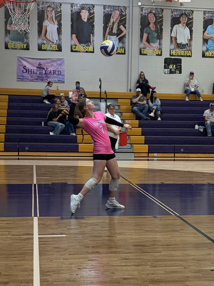 Jennar B on the serve