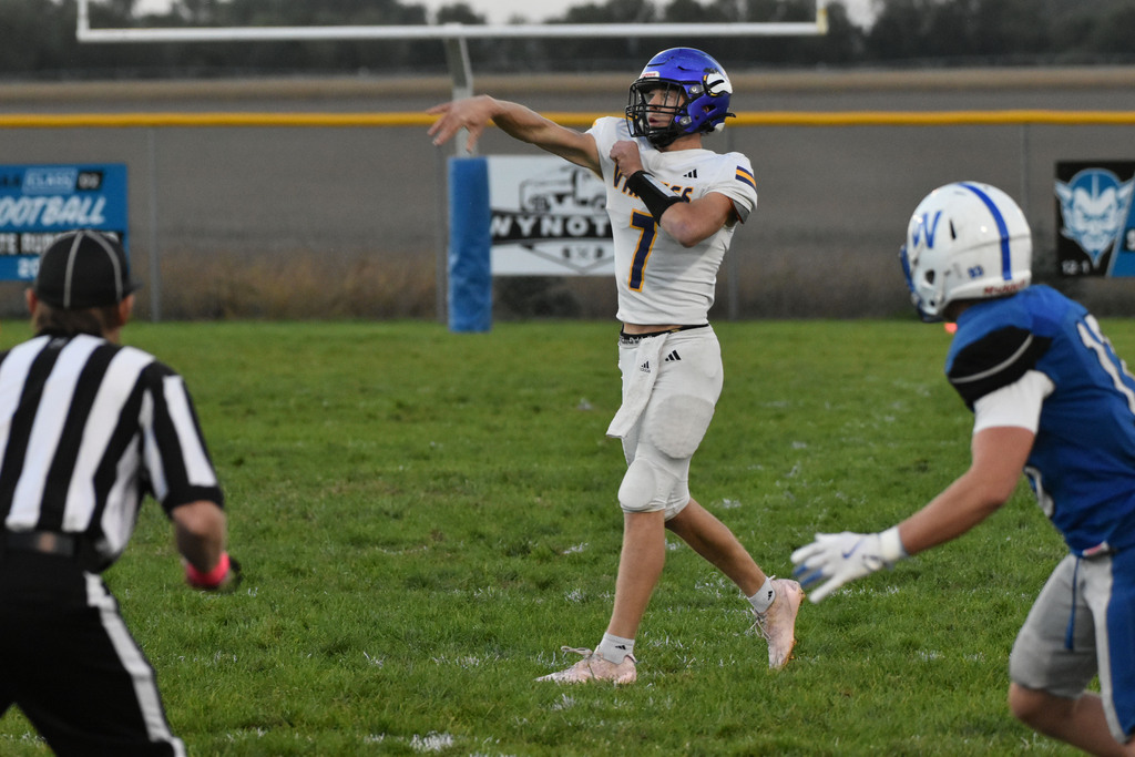 Mac C football game vs Wynot