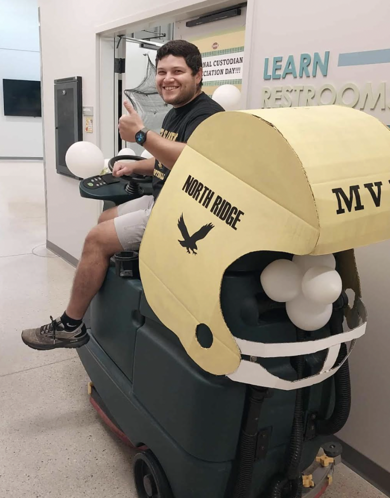 NR  Helmet Cart