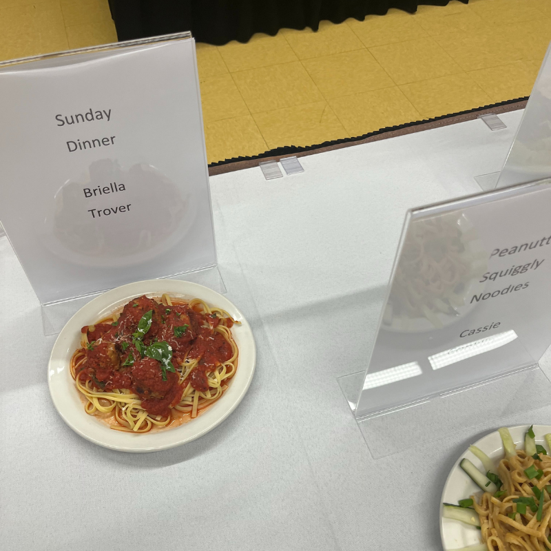 Congratulations to MACKENZIE CASTALDO (3rd grade at Packanack Elementary school) for winning the First Annual Future Chef Competition on March 27, 2024! Mack's Chili Cheese Mac scored 94 total points with the judges for Originality, Easy Preparation, Healthy Attributes, Kid Friends, Taste, Plate Presentation & Chef Presentation. Mackenzie's recipe will represent Wayne Public Schools to be considered in the National Future Chefs Competition and be featured on the Elementary School Lunch Menu in May.2024. All recipes can be viewed on the district website: https://www.wayneschools.com/foodservices #wayneschoolsnj #wayneschoolsnjElem #futurechefs #sodexo