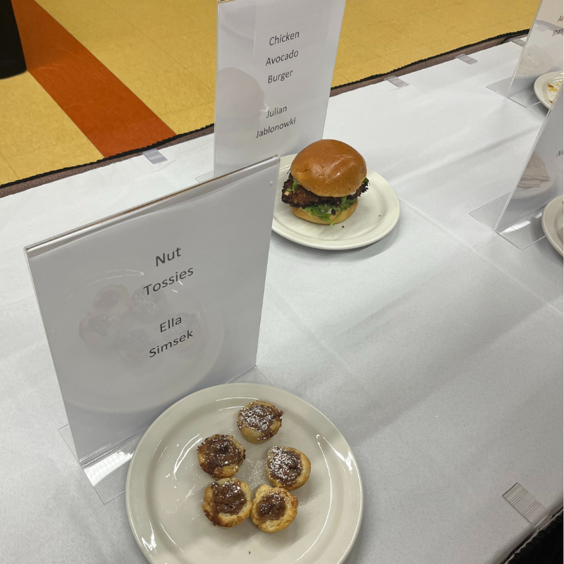 Congratulations to MACKENZIE CASTALDO (3rd grade at Packanack Elementary school) for winning the First Annual Future Chef Competition on March 27, 2024! Mack's Chili Cheese Mac scored 94 total points with the judges for Originality, Easy Preparation, Healthy Attributes, Kid Friends, Taste, Plate Presentation & Chef Presentation. Mackenzie's recipe will represent Wayne Public Schools to be considered in the National Future Chefs Competition and be featured on the Elementary School Lunch Menu in May.2024. All recipes can be viewed on the district website: https://www.wayneschools.com/foodservices #wayneschoolsnj #wayneschoolsnjElem #futurechefs #sodexo