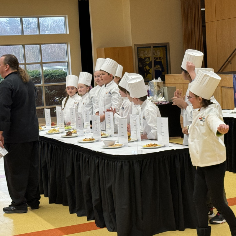 Congratulations to MACKENZIE CASTALDO (3rd grade at Packanack Elementary school) for winning the First Annual Future Chef Competition on March 27, 2024! Mack's Chili Cheese Mac scored 94 total points with the judges for Originality, Easy Preparation, Healthy Attributes, Kid Friends, Taste, Plate Presentation & Chef Presentation. Mackenzie's recipe will represent Wayne Public Schools to be considered in the National Future Chefs Competition and be featured on the Elementary School Lunch Menu in May.2024. All recipes can be viewed on the district website: https://www.wayneschools.com/foodservices #wayneschoolsnj #wayneschoolsnjElem #futurechefs #sodexo