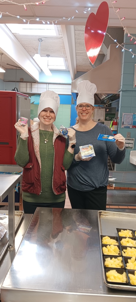Summitvew Elementary volunteers serving breakfast.
