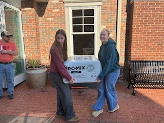 FBLA Students at Mainstreet Waynesboro