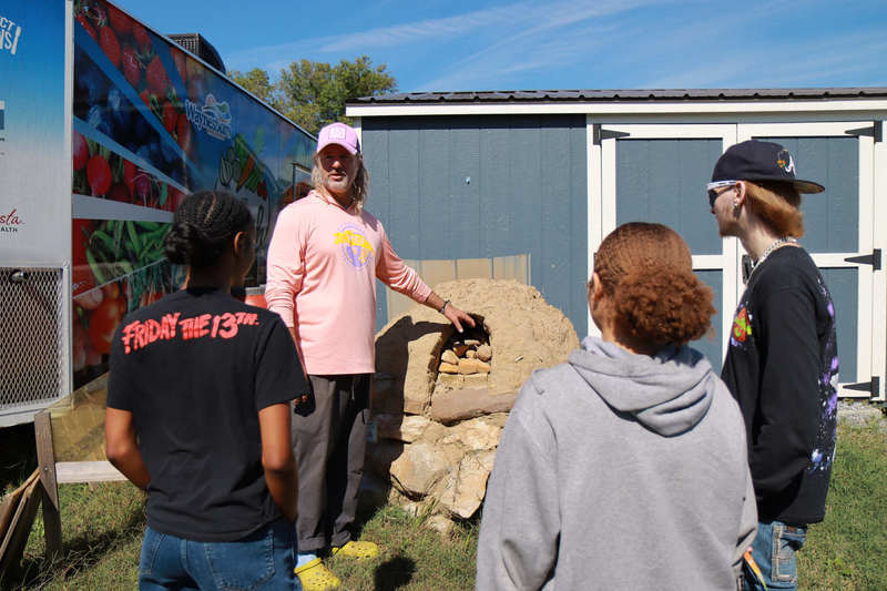 Showing mud stone oven