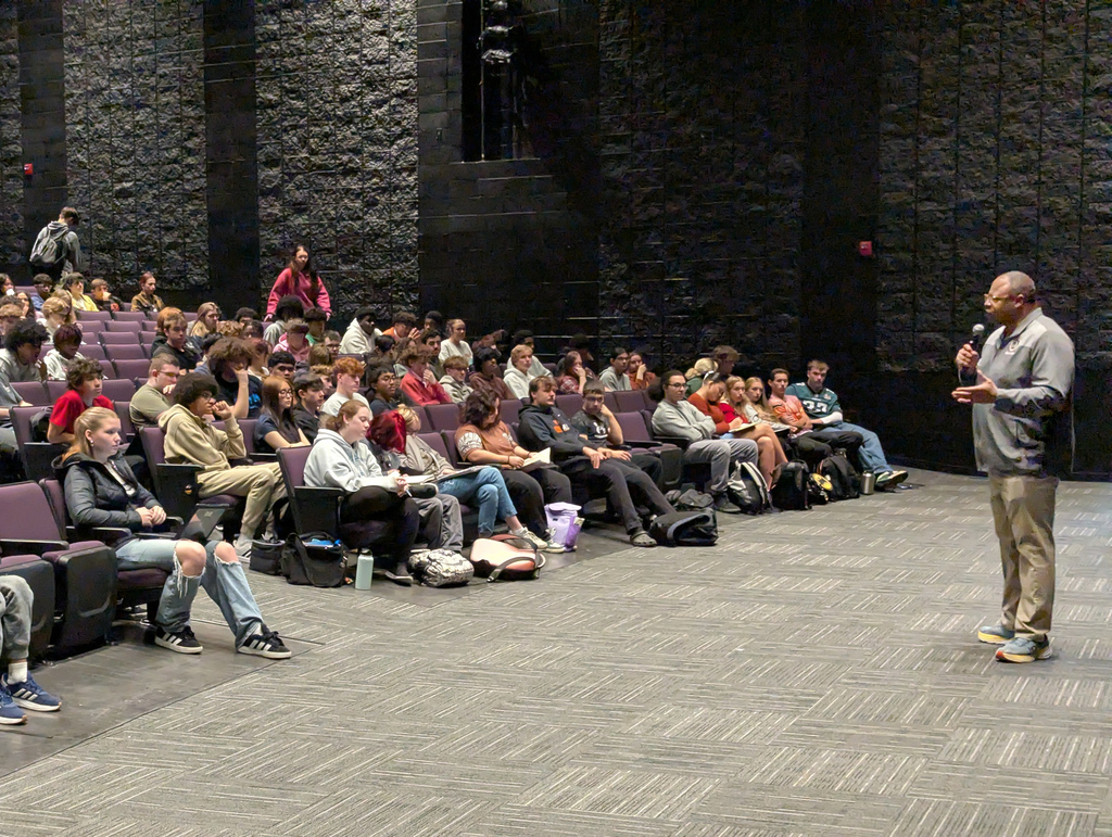 Waynesville Mayor Wilson speaks to US Government and AP classes at WHS