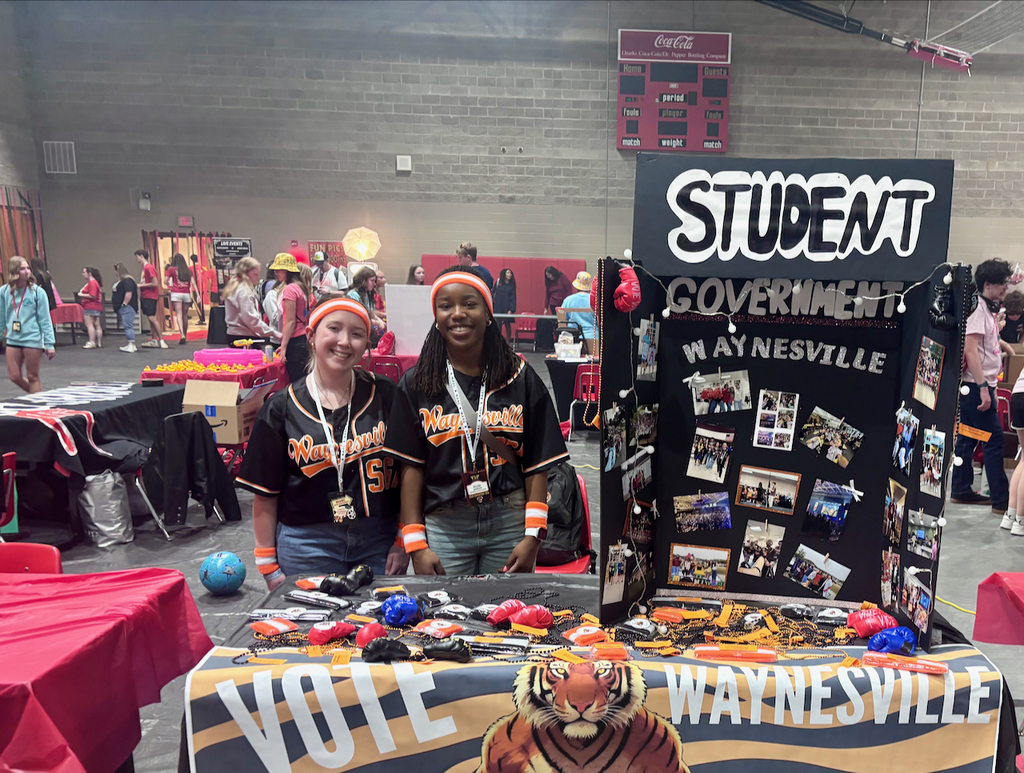 WHS SGA students at table