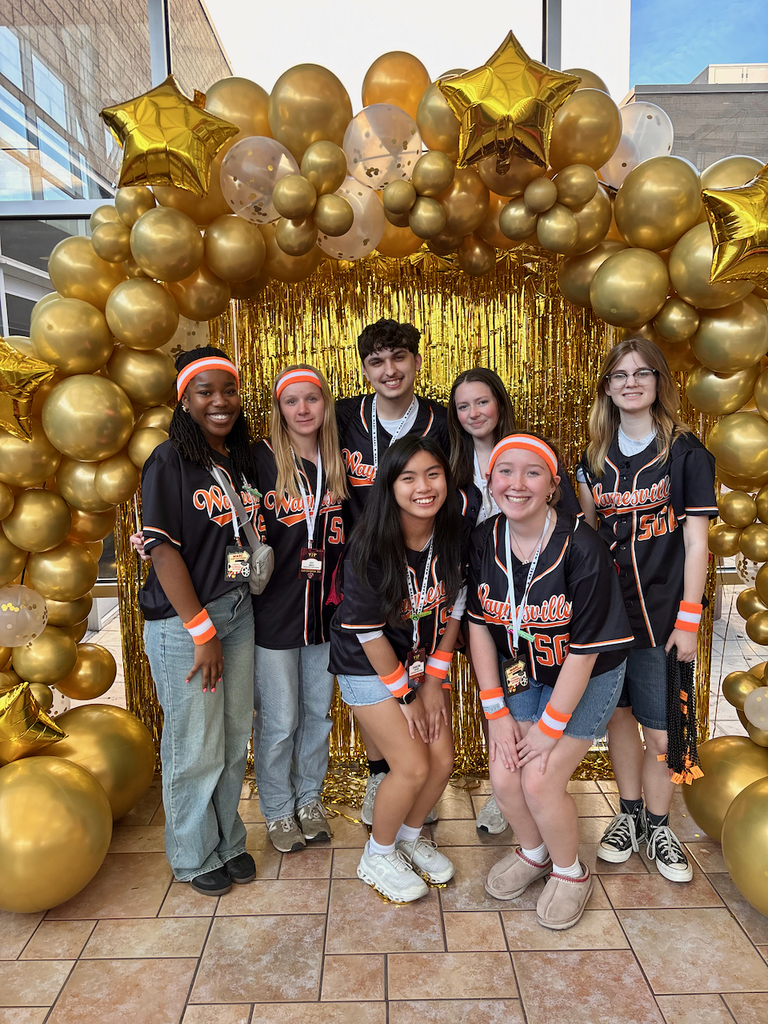 WHS SGA students in front of balloons