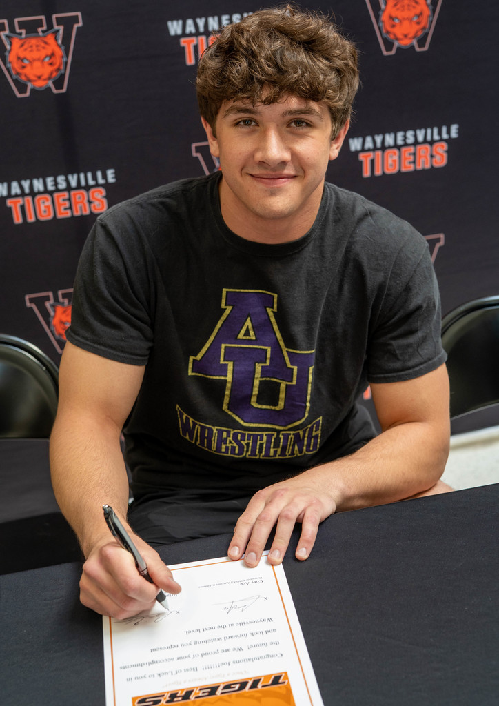 Camelin signs with Avila University