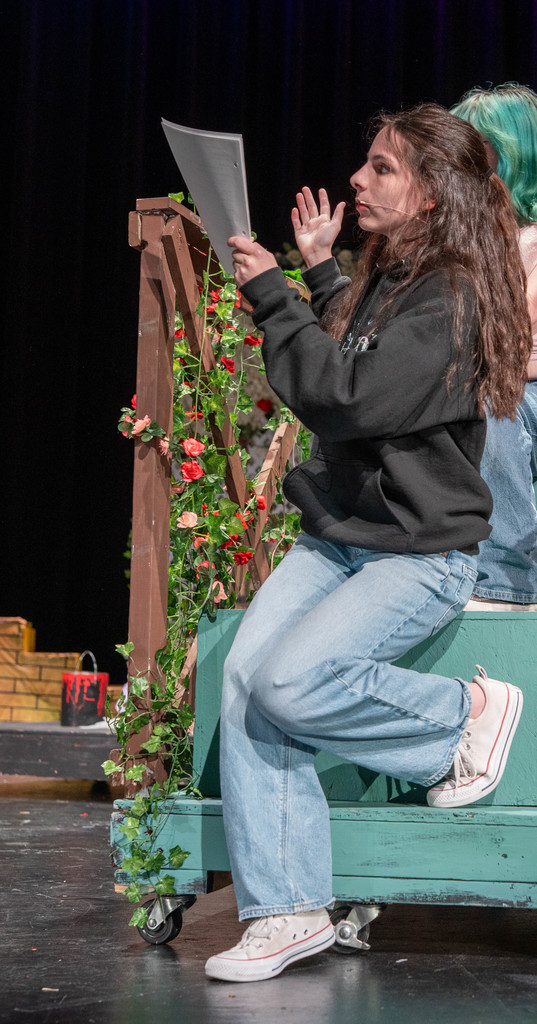  WHS students rehearse for "Dorothy in Wonderland"