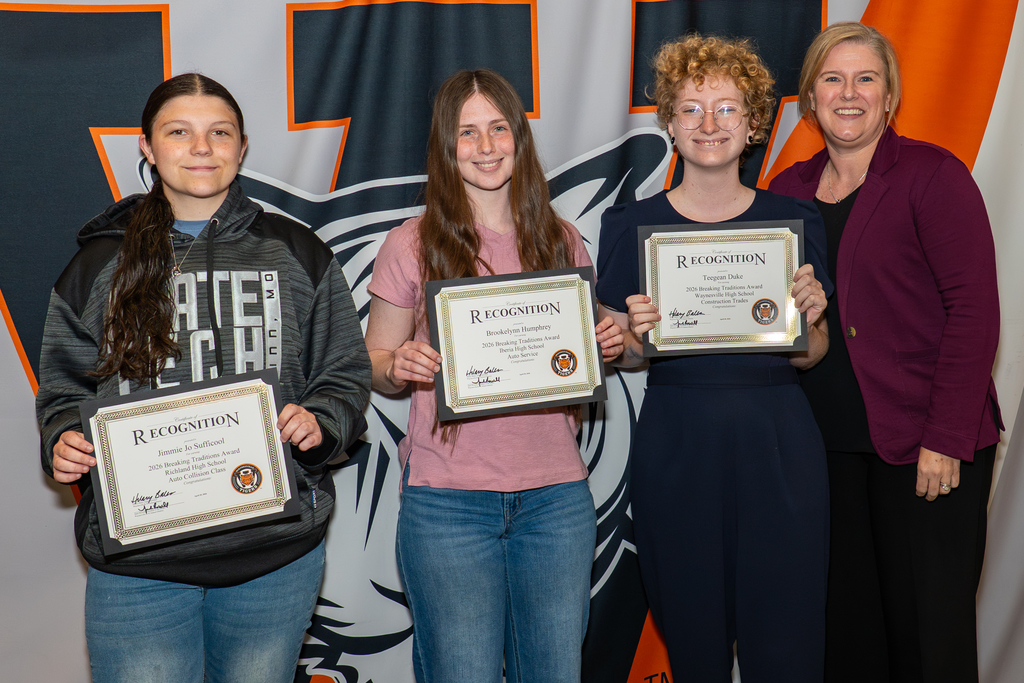 3 WCC students receive Breaking Tradition Award