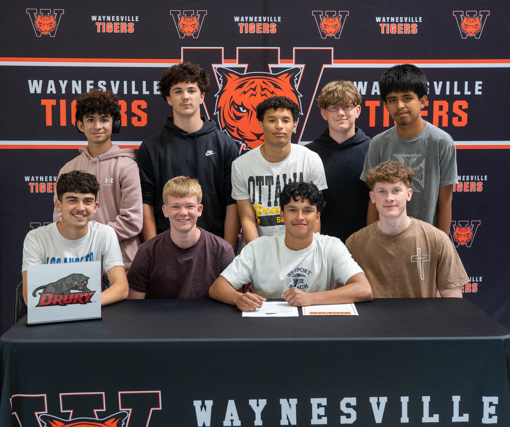 Valencia signs with Drury University