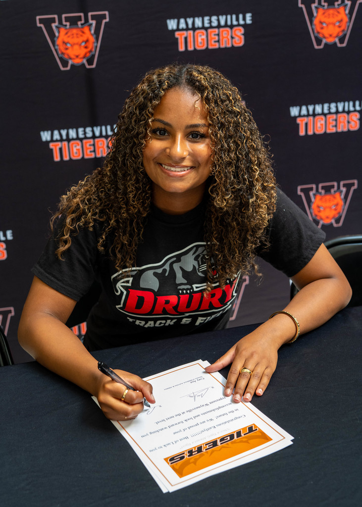 Sullivan signs with Drury University