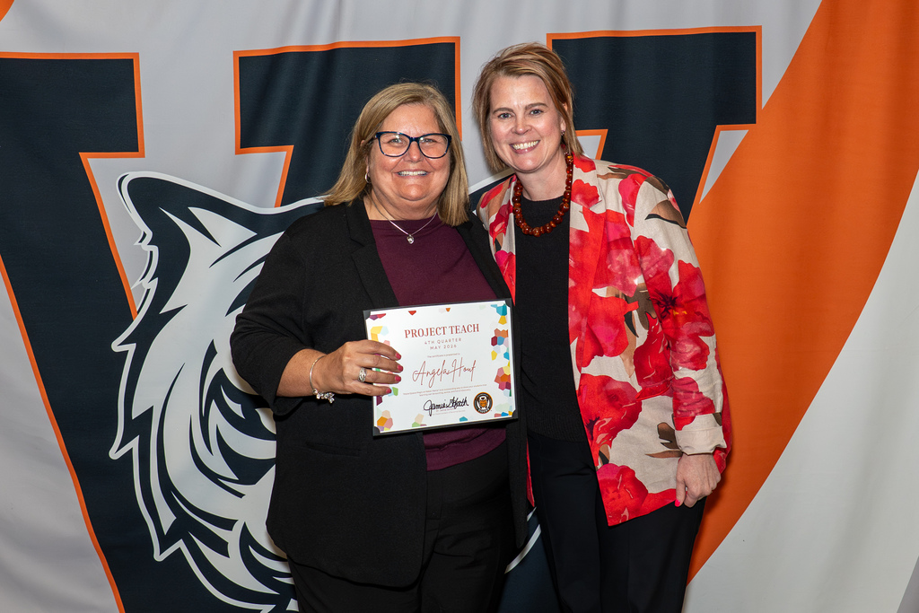 Houf wins 4th Quarter Project Teach Award