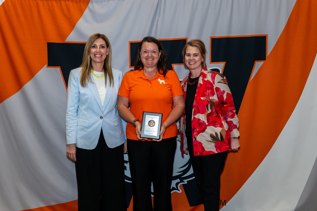 NextHome Realty receives Community Recognition Plaque