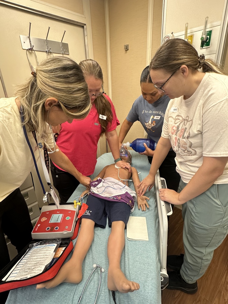 Nurses participate in University Simulation Lab