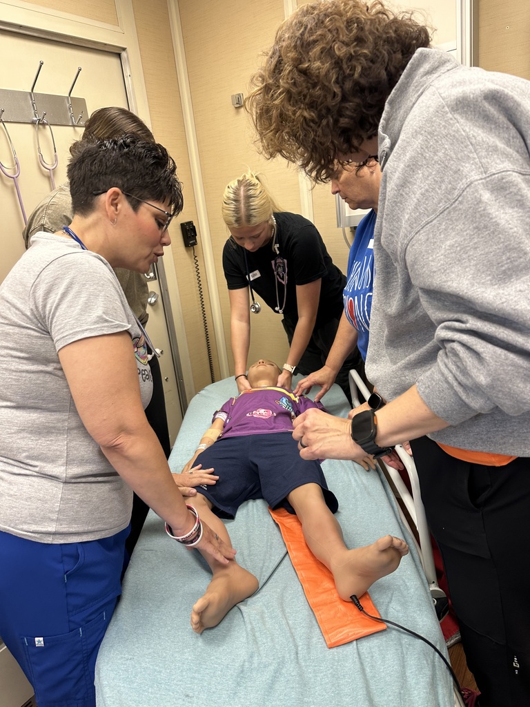 Nurses participate in University Simulation Lab