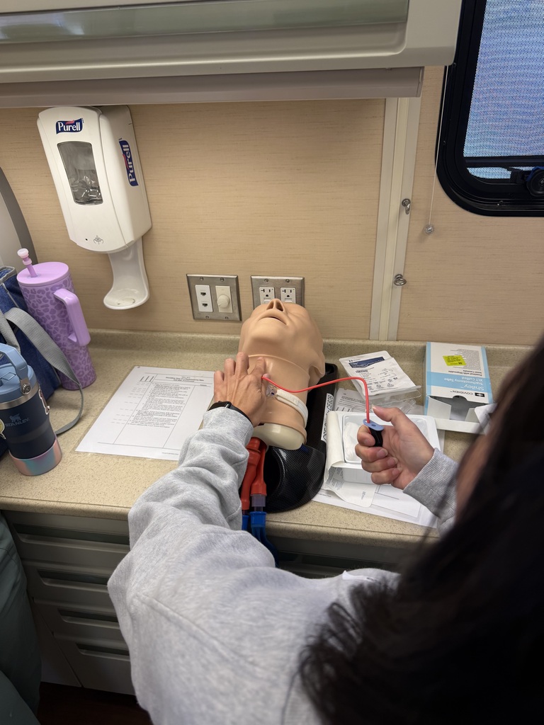 Nurses participate in University Simulation Lab