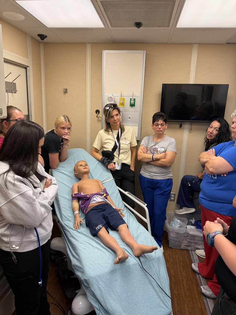 Nurses participate in University Simulation Lab