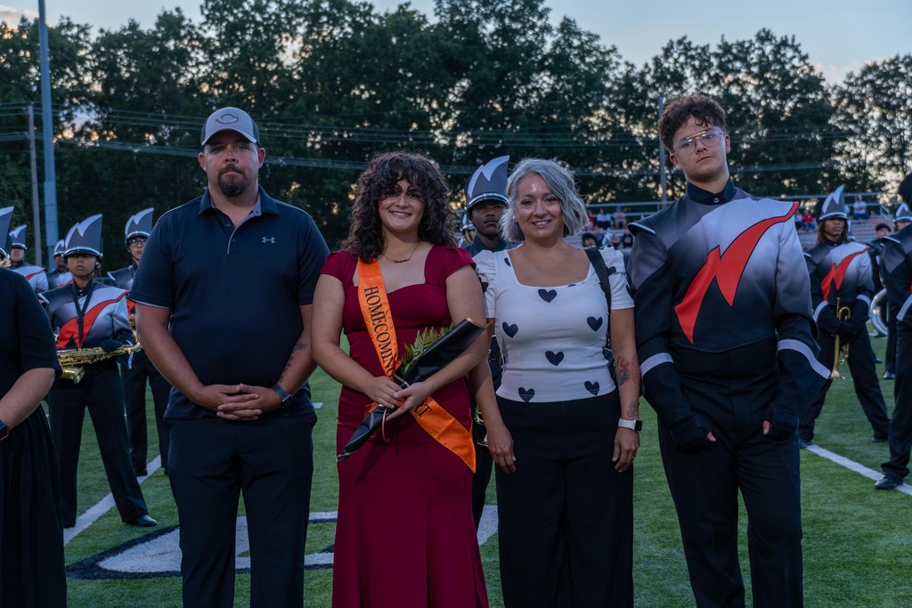 A female High school student with her mom, dad, and younger brother.