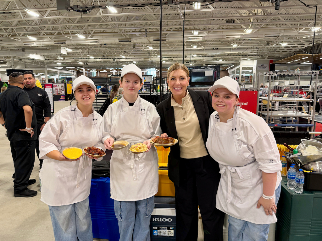 Molly McDermitt, Cycila Keeney, Superintendent Hilary Bales and Samantha Etheridge at the World Food Championships