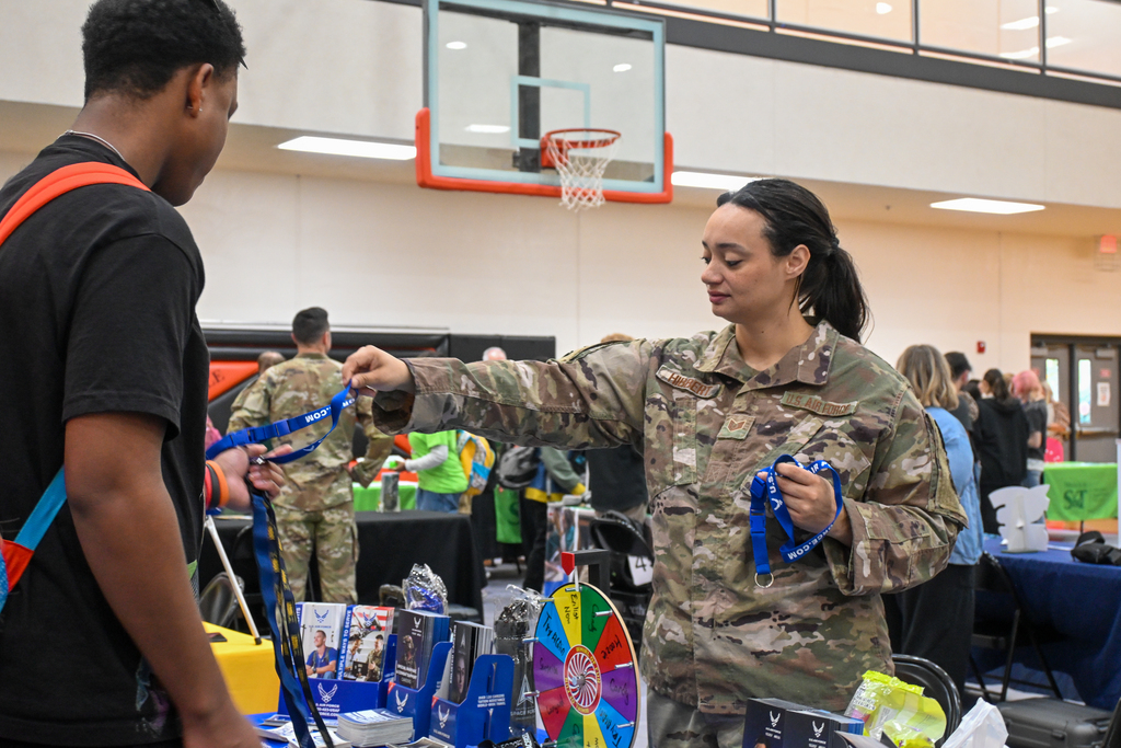 Students talking to a Air Force recriter