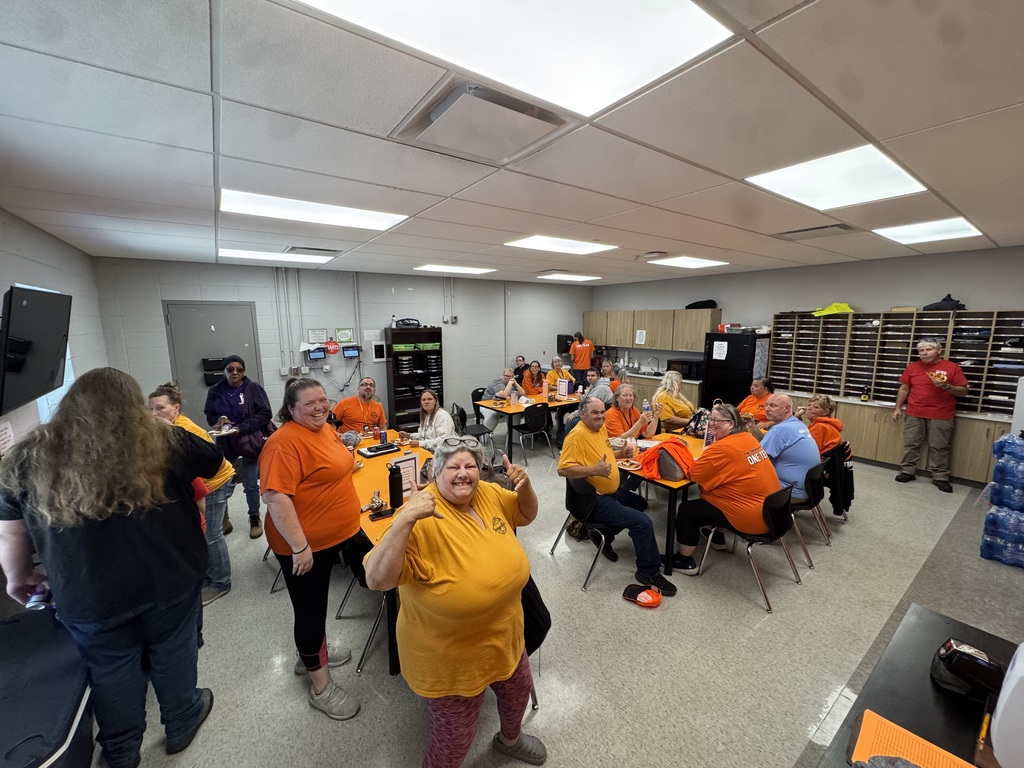 staff getting pizza