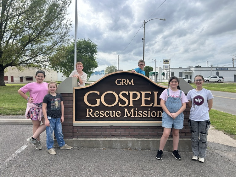 Maddy, Emma, McKenzie, Peter, Roanyn, Andi, and Charlee 