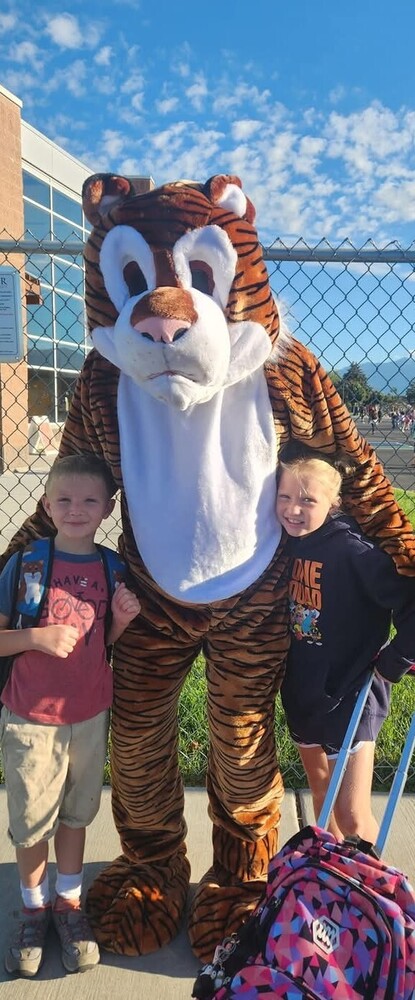 Kids with tiger mascot