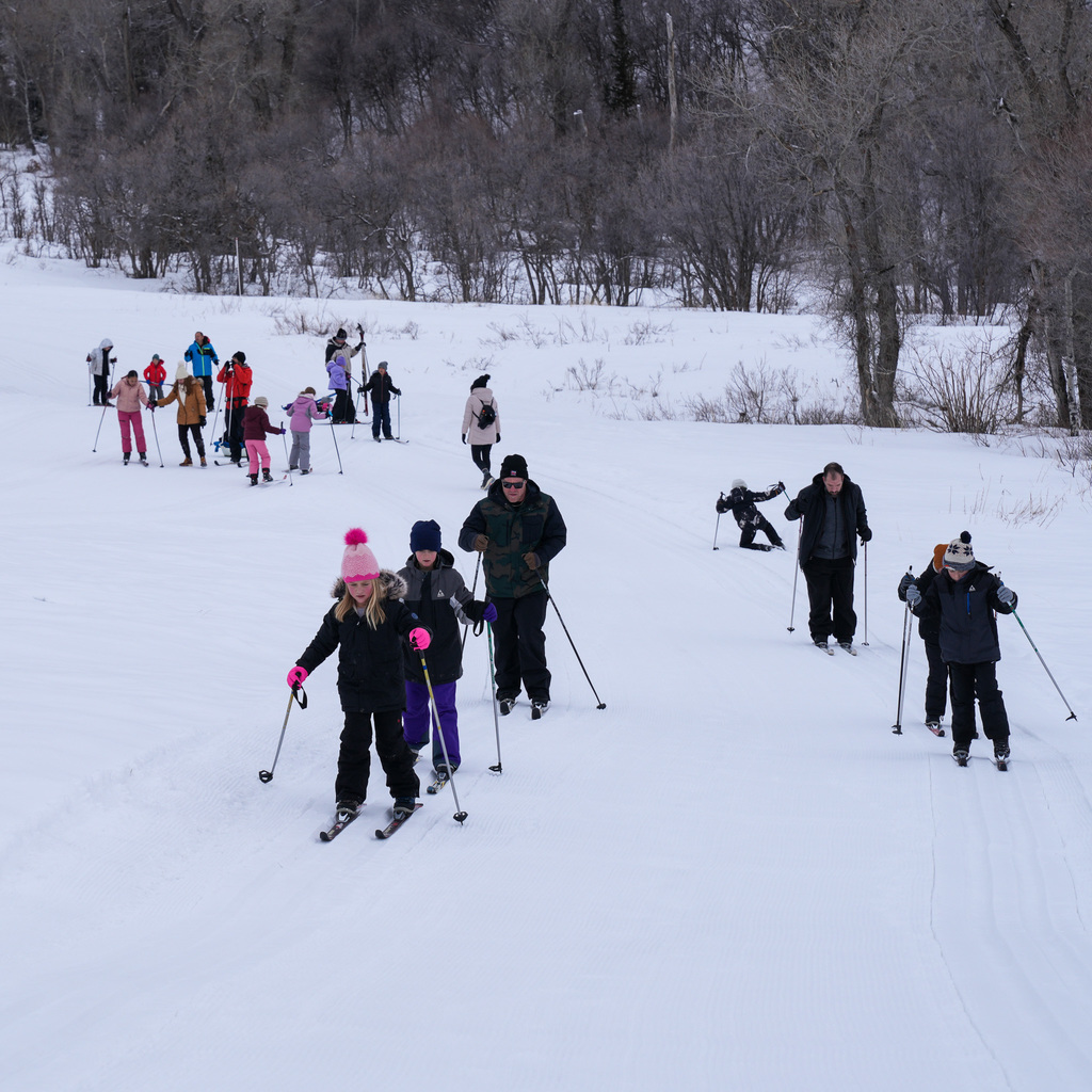 Discovery Center students cross country skiing.