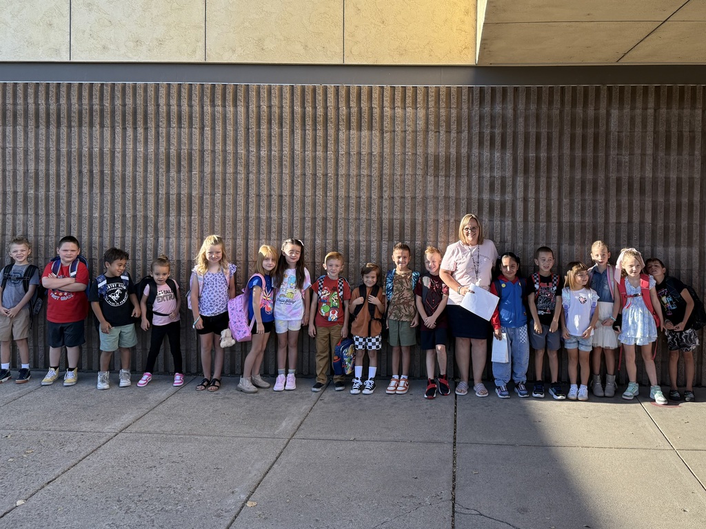 Mrs. Taroune and her 1st grade class