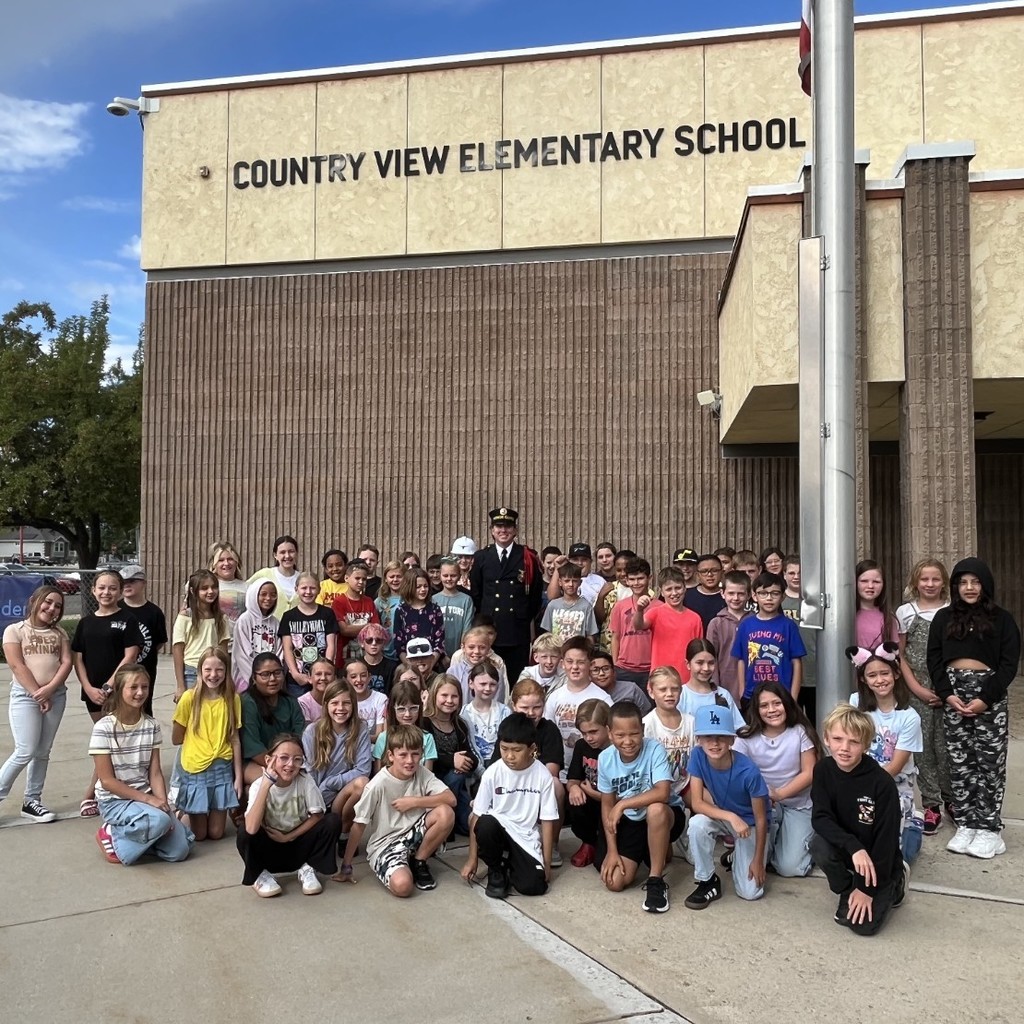 Mike Hadley with the 5th grade students in front of Country View.