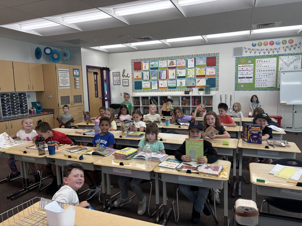 Mrs. Mellott's second grade class reading books. 