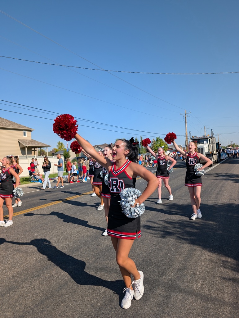 Pictures of Roy Jr, Cheerleaders, SBO's, and Hope squad in the Hooper Tomoto Day's Parade