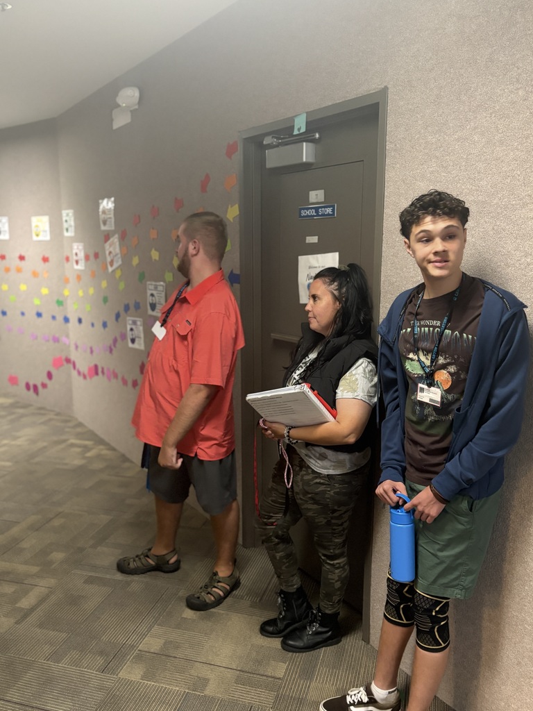 Jasmine working with students.