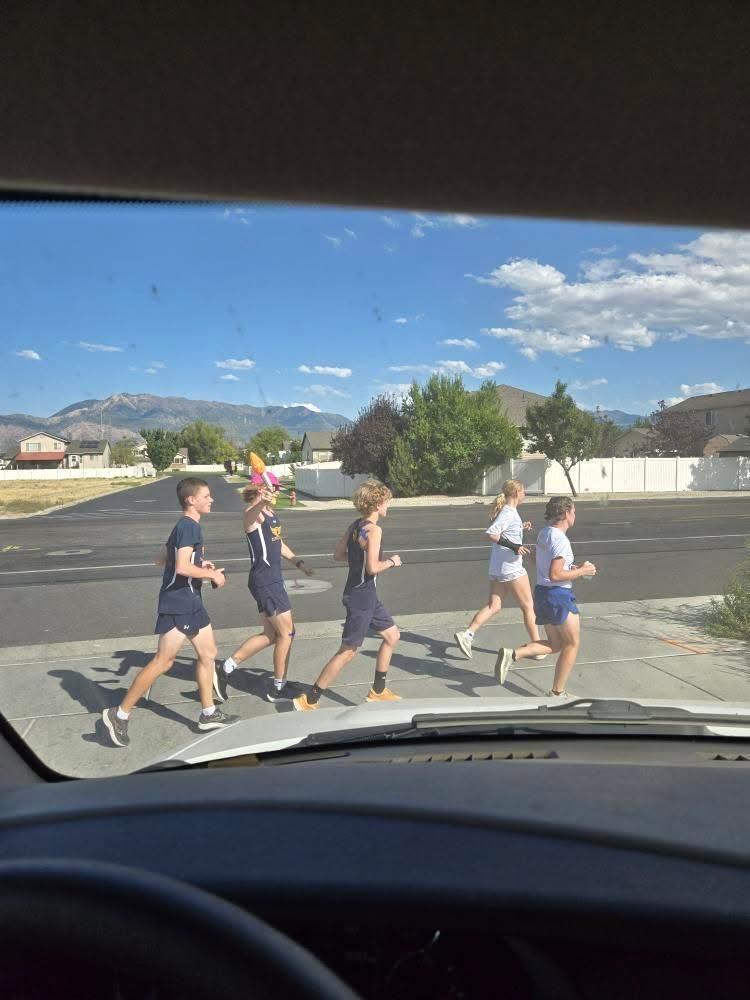 cross country team running 