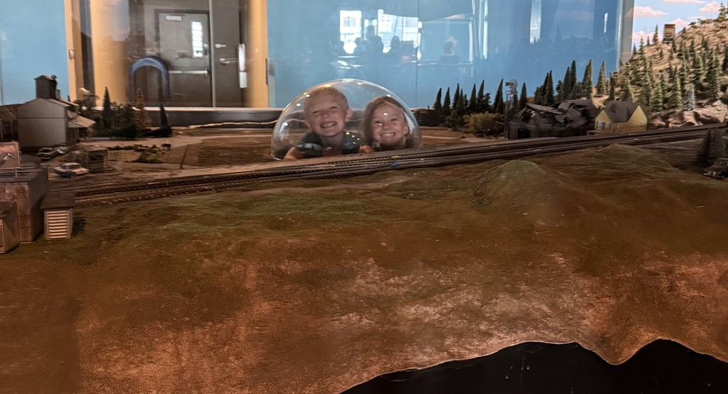 Students play at children's museum. 